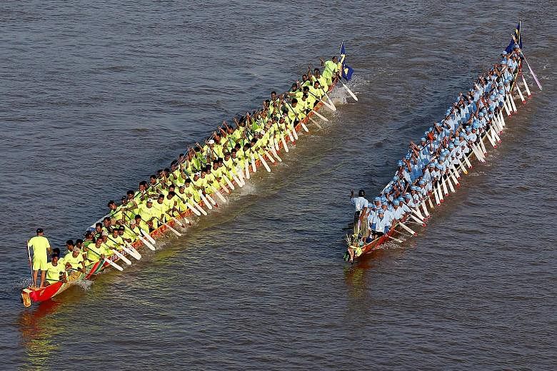 It was a display of strength and grace as scores of oarsmen in 300 racing boats yesterday took part in the annual dragon boat race on the Tonle Sap river in Phnom Penh, the capital of Cambodia. The race is the main feature of the kingdom's Water Fest