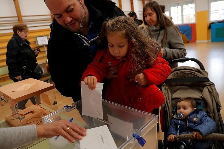 Opinion polls suggest a minority government led by the Socialists appeared the most likely outcome in Spain's election yesterday. PHOTO: REUTERS