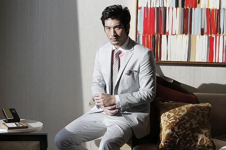 Model-actor Godfrey Gao reportedly worked for 17 hours straight while shooting a Chinese variety series in Zhejiang, China.