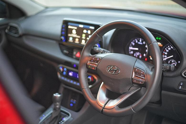 The updated Hyundai i30 hatchback has more frills, including paddle shifters, LED cornering lights, additional airbags and tyres that come with deflation warning.
