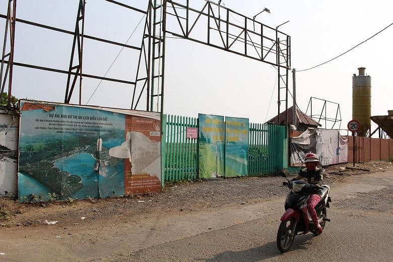 To reclaim land in Vietnam's Mekong Delta region to build Can Gio Tourist City, developer Vinhomes may need 137.6 million cubic m of sand, which environmental experts fear could be taken from riverbeds in the area, thus worsening erosion. The 2,817ha
