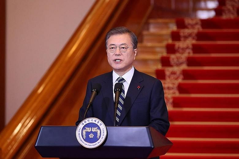 South Korean President Moon Jae-in, in his New Year's speech yesterday, urged cross-border efforts to make North Korean leader Kim Jong Un's long-planned trip to Seoul a reality.