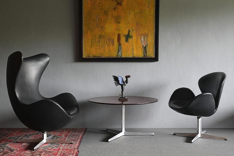 (From left) The Arne Jacobsen Egg Chair ($18,000), circa 1964, and the Swan Chair ($6,000), circa 1972. Both from 1B2G Fine Vintage Furniture.