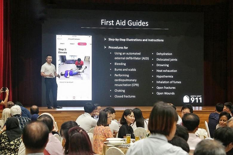 Above: Mr Jonathan Tan presenting the North West 911 app at Bukit Panjang Community Centre on Wednesday. Left: The app includes a guide on responding to 14 types of emergency scenarios. PHOTOS: LIANHE ZAOBAO