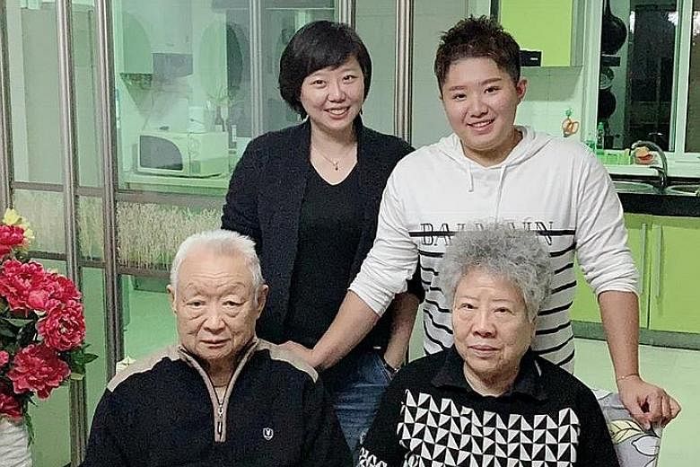 Former national swimmer Tao Li (standing, right) with her cousin Yang Yin, 36, grandfather Li Xintian, 90, and grandmother Xu Shugui, 87, when she visited Wuhan last month to celebrate Chinese New Year. PHOTO: COURTESY OF TAO LI