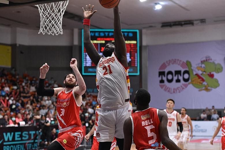 Singapore Slingers centre Anthony McClain scored 14 points despite playing with an injured foot against the Dragons in Kuala Lumpur yesterday. It was his tip-in of Xavier Alexander's missed free throw that sealed the 88-87 Asean Basketball League win