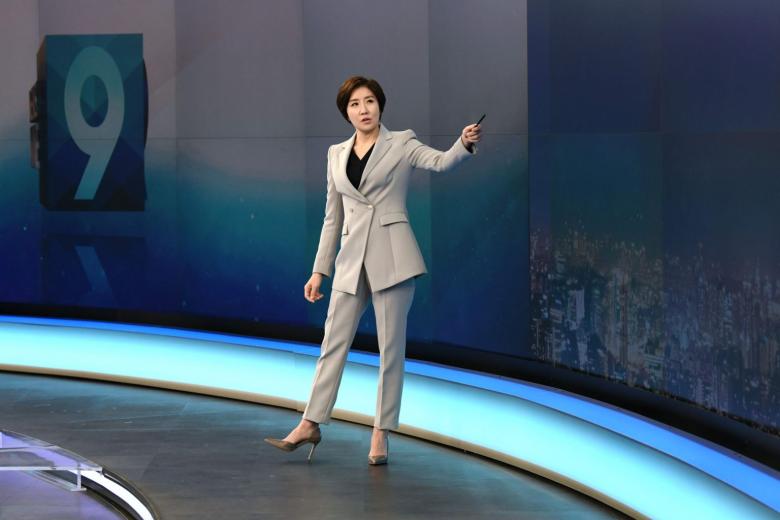 How South Korea's first female anchor is breaking news and barriers