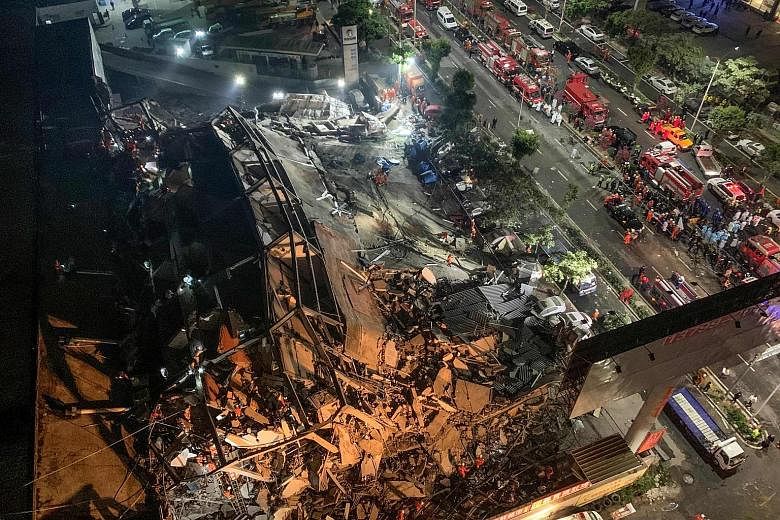 Left: Rescuers helping a man out of the rubble of the hotel yesterday. Above: It was reported that the Quanzhou Xinjia Hotel had opened in June 2018 with 80 rooms. People who returned from Hubei province had been placed under quarantine there. Rescue