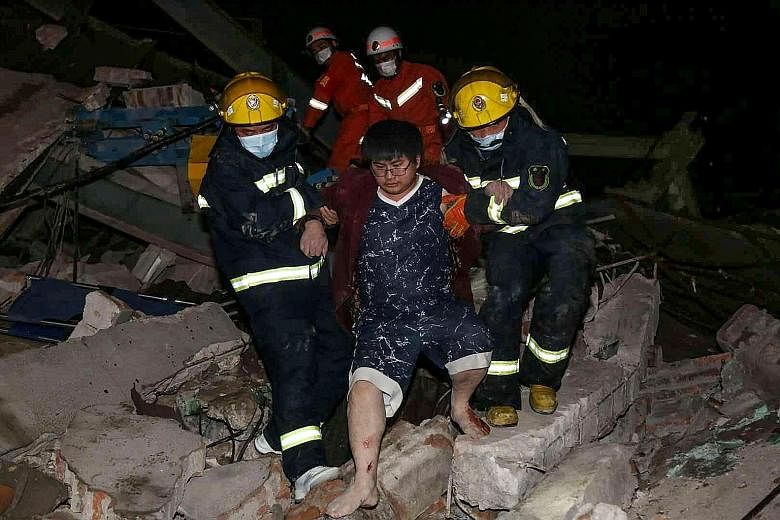 Left: Rescuers helping a man out of the rubble of the hotel yesterday. Above: It was reported that the Quanzhou Xinjia Hotel had opened in June 2018 with 80 rooms. People who returned from Hubei province had been placed under quarantine there. Rescue