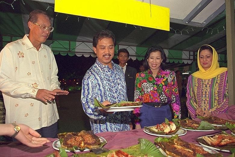 A March 1995 image of Singapore's then Prime Minister Goh Chok Tong and his wife, Ms Tan Choo Leng, attending a Hari Raya dinner held at the Johor Baru residence of Tan Sri Muhyiddin Yassin - who was then Menteri Besar of Johor - and his wife, Puan S