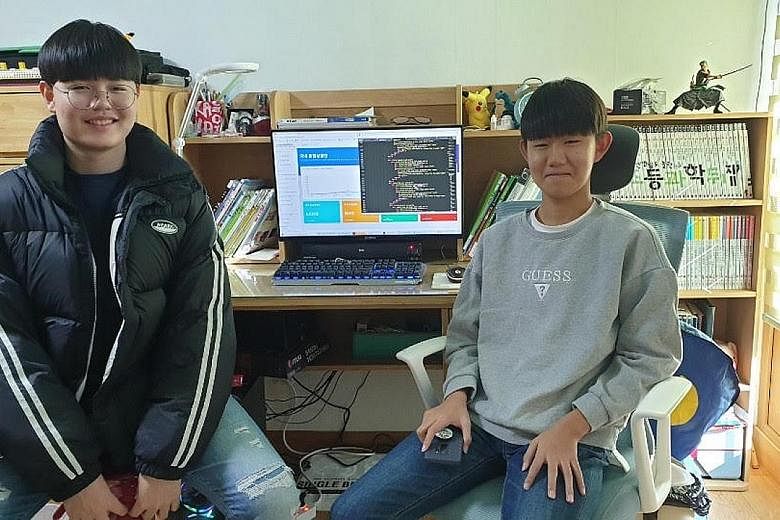 Student Choi Hyoung-bin (left), 15, created the Coronanow website to offer useful information on the outbreak based on official data. His friend, Lee Chan-hyeong, 14, helps update the information daily.