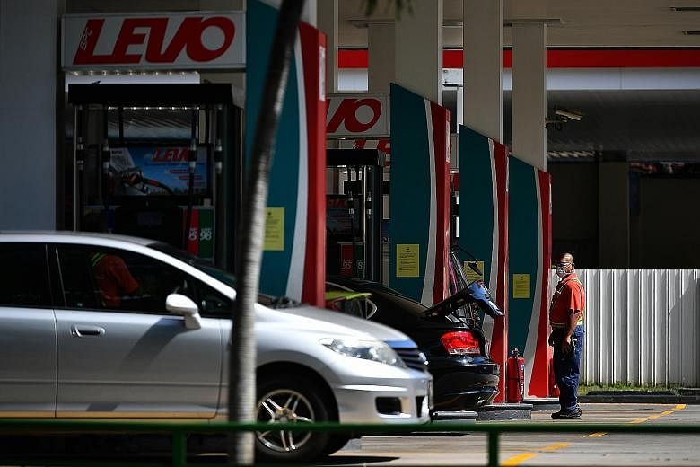 The listed price of octane 95 petrol fell by 20 cents a litre, said Senior Parliamentary Secretary (Trade and Industry) Tan Wu Meng. "This represents a pass-through of over three-quarters of the decrease in crude oil price."