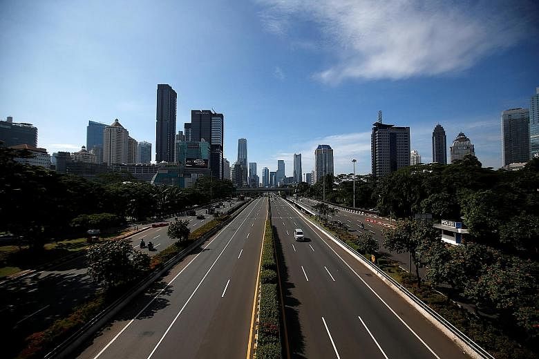 Few vehicles were seen on the streets of Jakarta yesterday amid the coronavirus crisis. The capital has been the worst hit in Indonesia, accounting for about half of its 1,528 infection cases. PHOTO: REUTERS
