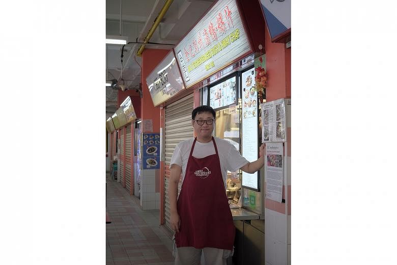 Hawker Melvin Chew, owner of Jin Ji Teochew Braised Duck & Kway Chap stall at Chinatown Complex Food Centre, created the Facebook group, Hawkers United – Dabao 2020, to help fellow hawkers cope with the dining-out ban.