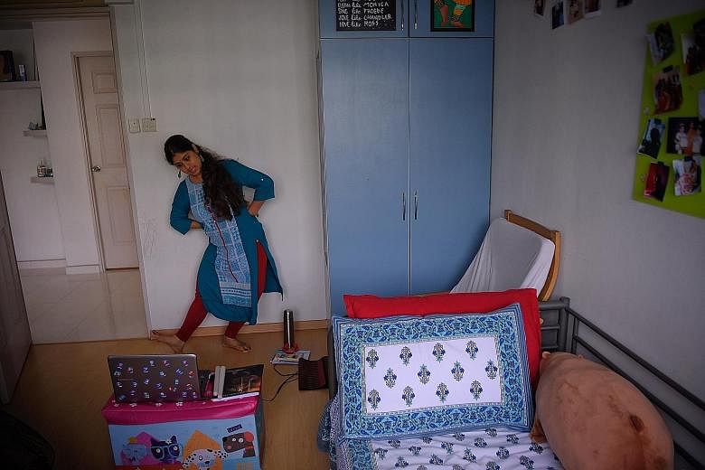 Dance teacher Akshaya Vijeesh conducting a remote class from her home on April 11.