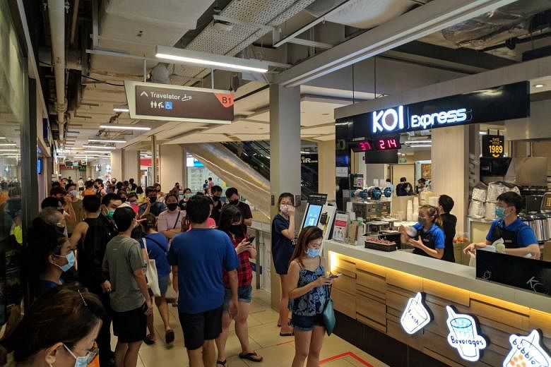 Long Queues At Bubble Tea Shops After More Businesses Told To Close By  Midnight Under Stricter Covid-19 Measures | The Straits Times