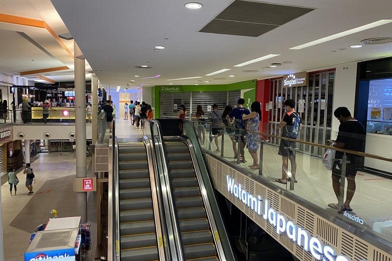 Long queues at bubble tea shops after more businesses told to