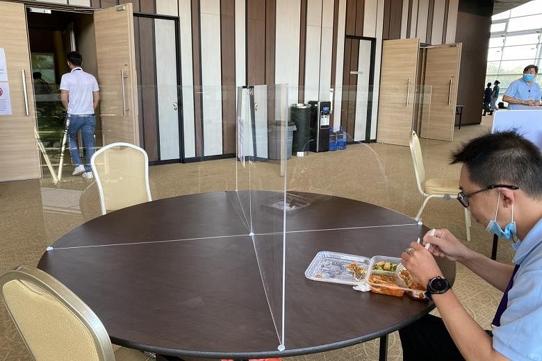 At the Singapore Expo community care facility, Resorts World Sentosa has set up screen dividers at all dining tables and work stations. It has also implemented a strict segregation of volunteer teams, ensuring that each volunteer eats alone and at st
