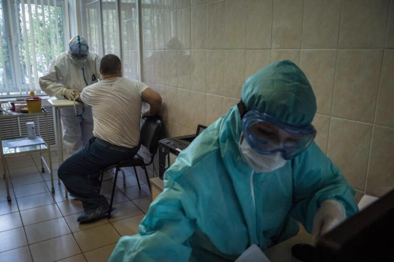 Moscow Testing Russians check coronavirus status as Moscow rolls out mass testing ...