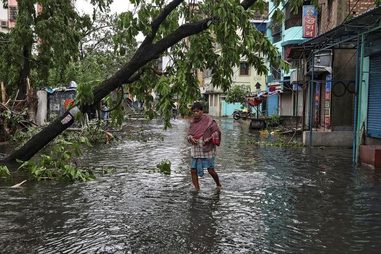 Indian PM Visits Cyclone Stricken Kolkata Promising Help, Bangladesh ...