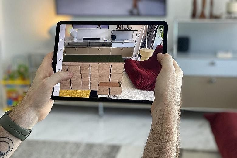 With the SketchUp Viewer app, American designer Jason Schlabach can now virtually "place" furniture in his apartment.