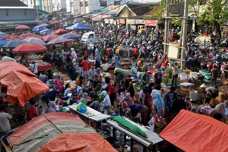 Huge crowds at a traditional market in Bandar Lapmpung, Lampung province, yesterday, ahead of Aidilfitri celebrations, in this photo taken by Antara Foto. Widespread social distancing violations have generated angry responses from social media users 