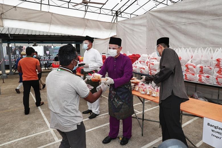 200,000 migrant workers get special Hari Raya Puasa meal | The Straits ...