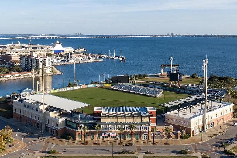 Pensacola Blue Wahoos, a minor league baseball club, put its stadium up for rent on Airbnb at US$1,500 per night. Up to 10 guests can stay there, enjoy a picnic in the outfield, and play baseball.