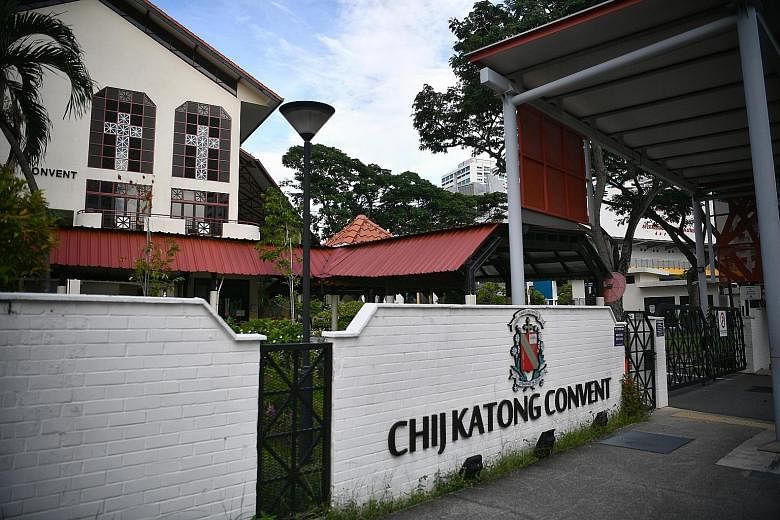 All five cases had mild symptoms, and are from Anglican High School, CHIJ Katong Convent, CHIJ St Theresa's Convent, Geylang Methodist Secondary School and Hwa Chong Institution. A repeat test using new samples showed that all five cases were negativ