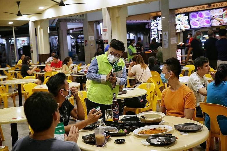 Singapore Democratic Alliance president Desmond Lim Bak Chuan speaking to diners during a walkabout at a coffee shop in Pasir Ris yesterday. ST PHOTO: KEVIN LIM