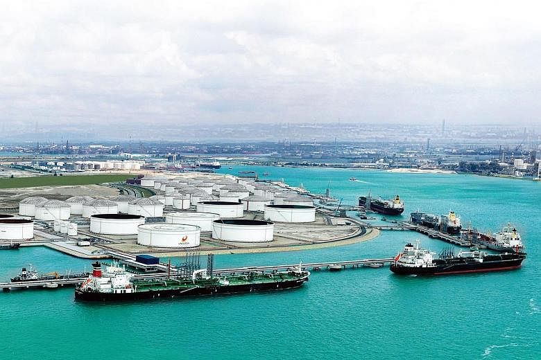Hin Leong's Universal Terminal has a storage capacity of 2.33 million cubic m, making it the largest independent petroleum storage terminal in Singapore and one of the biggest independent storage facilities in the world. The interim judicial managers