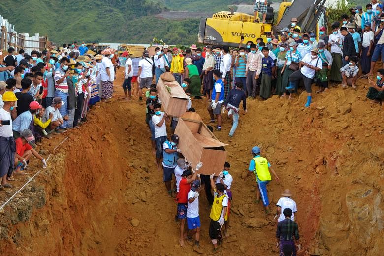 Volunteers carrying the coffins of victims yesterday, following a landslide at a mining site in Hpakant, Kachin State City, Myanmar, on Thursday which killed more than 160 jade miners. PHOTO: REUTERS