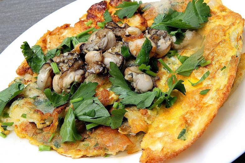 Crispy chewy oyster omelette