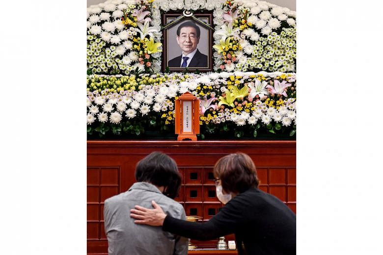 Mourners before a memorial altar for Seoul Mayor Park Won-soon at the Seoul National University Hospital in the South Korean capital. Mr Park, whose body was found early yesterday, had left a handwritten goodbye note.