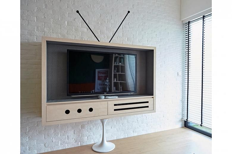 The television-intelevision console is inspired by 1960s cartoon The Jetsons.