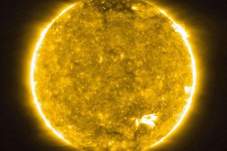 An image of the Sun that was taken roughly halfway between the Earth and the star by The Extreme Ultraviolet Imager on board the Solar Orbiter spacecraft on May 30. It was the spacecraft's first close approach to the Sun. PHOTO: AGENCE FRANCE-PRESSE