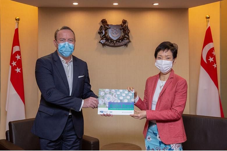 Mr Jens Ruebbert, president of the Singaporean-German Chamber of Industry and Commerce, and Minister for Sustainability and the Environment Grace Fu at the launch of Grun Book. PHOTO: MINISTRY OF SUSTAINABILITY AND THE ENVIRONMENT