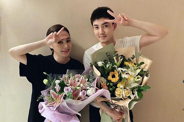 GILLIAN CHUNG IS BACK AT WORK: Less than a week after her head injury, Hong Kong star Gillian Chung has quietly returned to work. Last Saturday, Chinese actor Ray Zhang's agency posted two photos of the two of them together, holding a bouquet of flow