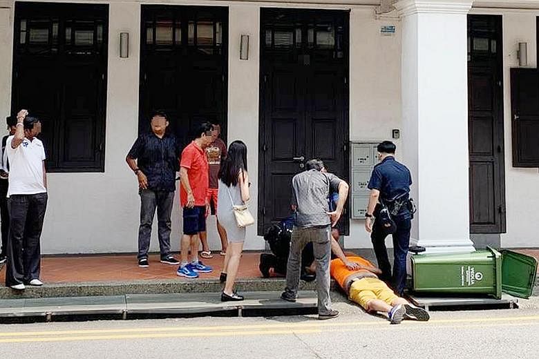 A man who allegedly took upskirt pictures died last year after he was chased and restrained by passers-by. PHOTO: SHIN MIN DAILY NEWS