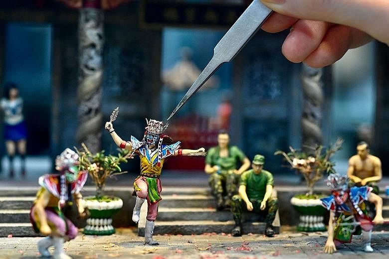 Miniature dioramas by Taiwanese artisans Chen Shih-jen (left) and Hank Cheng (above).