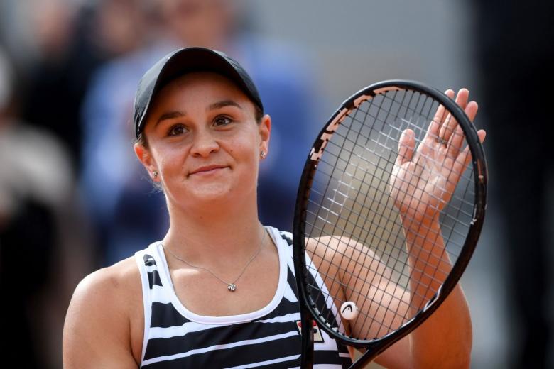 Tennis Women's world No. 1 Ash Barty aces Australian golf tournament