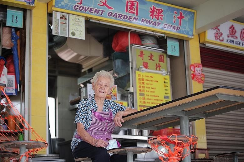 Madam Chua Meow Ching started selling kway chap to supplement the family income when she and her sailor husband were raising six children. Although two of her sons have taken over the cooking at Covent Garden Kway Chap in Havelock Road Food Centre, s