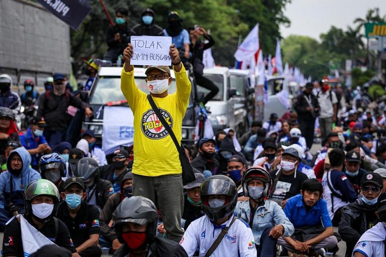 Indonesian Workers Stage Rallies Over Passage Of Controversial Jobs ...