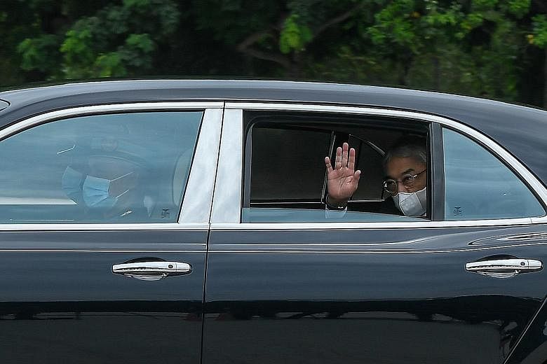 Malaysia's King, Sultan Abdullah Ahmad Shah, waving to reporters outside Istana Negara in Kuala Lumpur as he arrived for the meeting with other state monarchs yesterday. The motorcade of Malaysia's Sultan Abdullah Ahmad Shah leaving the compound of I