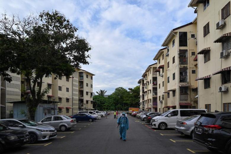 Movement curbs extended in Klang Valley as daily cases hit another