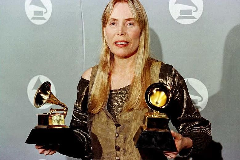Joni Mitchell at the 38th Annual Grammy Awards in Los Angeles in February 1996.