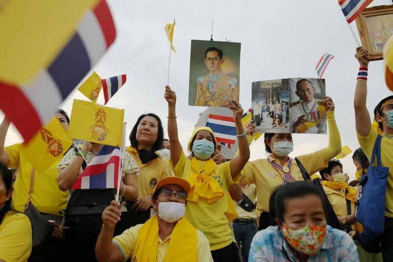 Thousands of Thai royalists put on show of force for King | The Straits ...