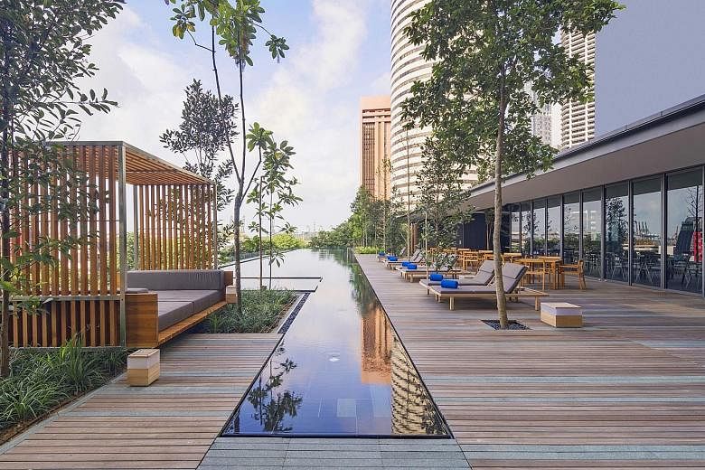 Book ahead to have the outdoor infinity pool at Oakwood Premier AMTD Singapore to yourselves. The Oakwood Mobile Bar rolls round twice in the evening, with unlimited house pours, cocktails, beers, wine and ample canapes.