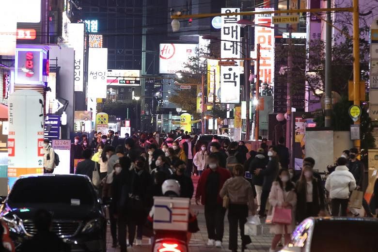 A street near Gangnam Station in southern Seoul yesterday, the first weekend since social distancing curbs were raised a notch higher for the greater Seoul area in response to a surge in new coronavirus cases.