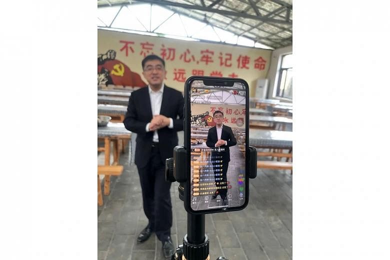 Entrepreneur Xu Zewei during his live stream broadcast earlier this year. He had taken to the platform Kuaishou to help farmers from a township on the outskirts of Beijing sell their produce.